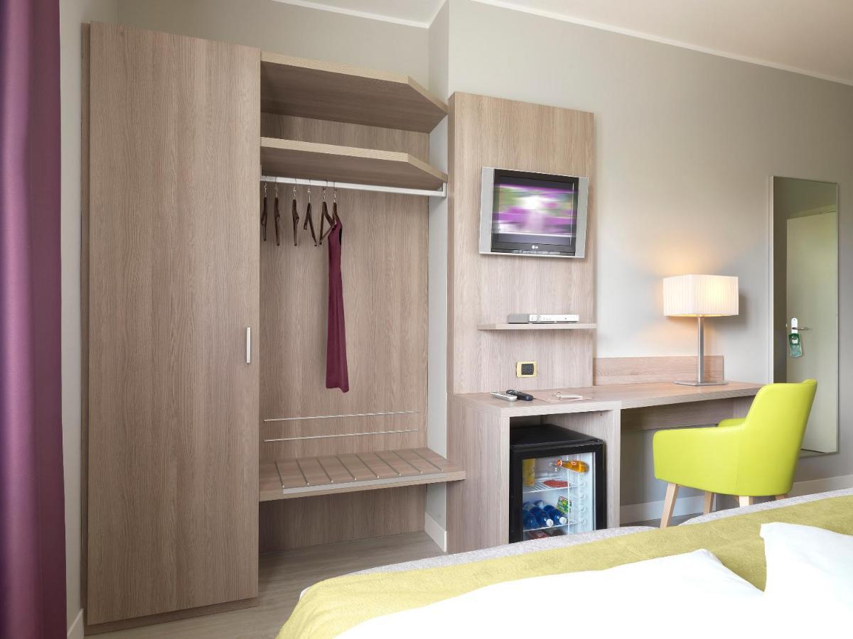 Hotel San Francesco Borgomanero Habitación foto